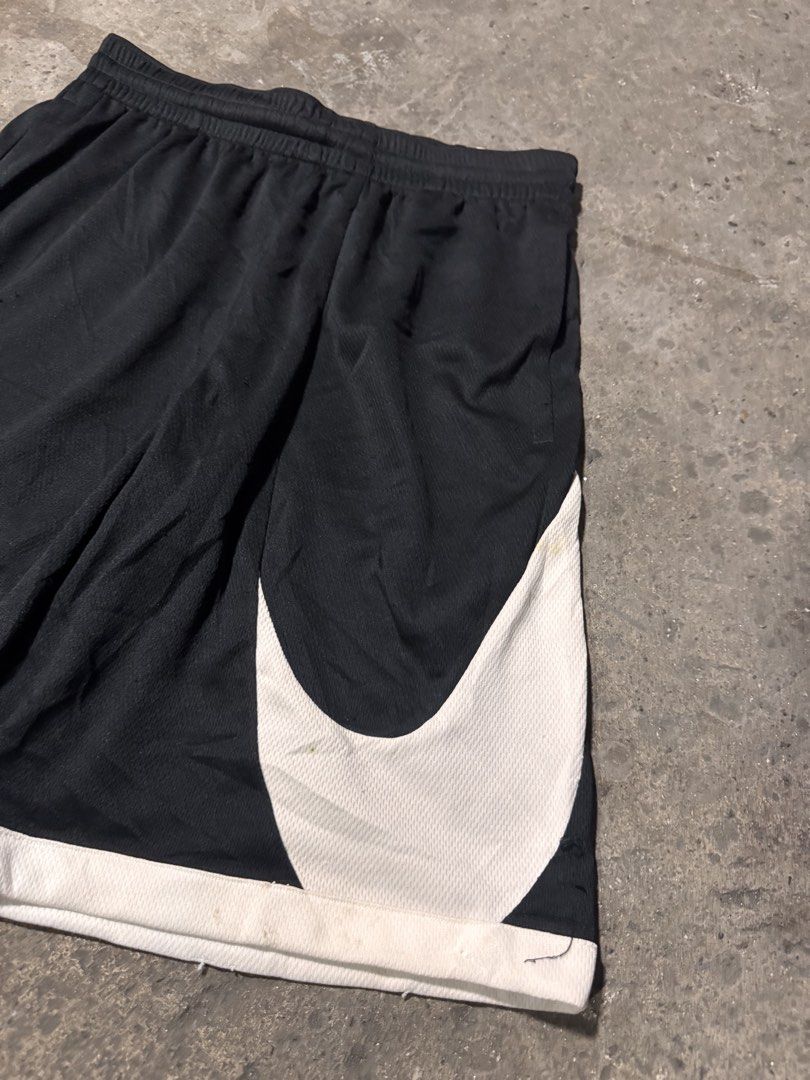 Nike big swoosh (Category: Shorts) located in Pasig City. Submitted by dripthrift1600 (Listing ID 1470314944, Image 3). Description: - Nike Big Swoosh - Good condition - Issue: Stitches - Sizes: S - Dimes: 26x18.