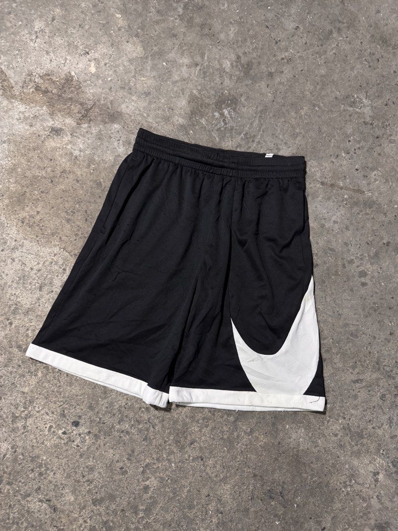 Nike big swoosh (Category: Shorts) located in Pasig City. Submitted by dripthrift1600 (Listing ID 1470314944, Image 1). Description: - Nike Big Swoosh - Good condition - Issue: Stitches - Sizes: S - Dimes: 26x18.