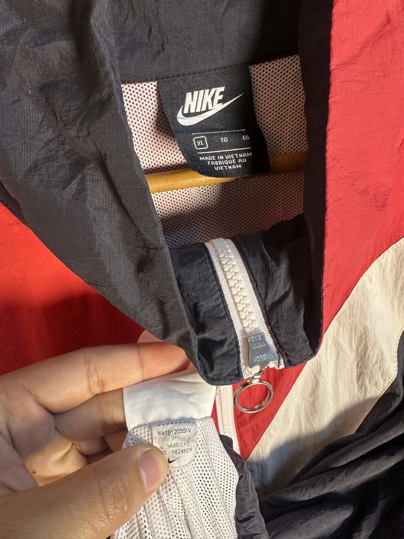 NIKE BIG SWOOSH WOVEN JACKET (Category: Coats, Jackets and Outerwear) located in Rizal. Submitted by jamesthrift (Listing ID 1470155881, Image 3). Description: NIKE BIG SWOOSH WOVEN JACKET Size : XL Dimes: -width 25.5 -length 29 Condition: excellent Color Rate: 9.5 Issue:none 🏷️999+sf.