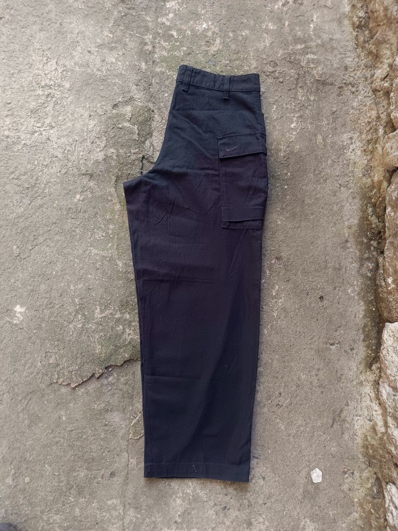 Nike cargo trouser pants (Category: Trousers) located in Taguig. Submitted by keyandelan18 (Listing ID 1470144524, Image 2). Description: Nike Cargo Trouser pants excellent condition no issue 34,XL on tag Dimes: W-34 L-39 leg opening-9. 5 1k shipped taguig loc.