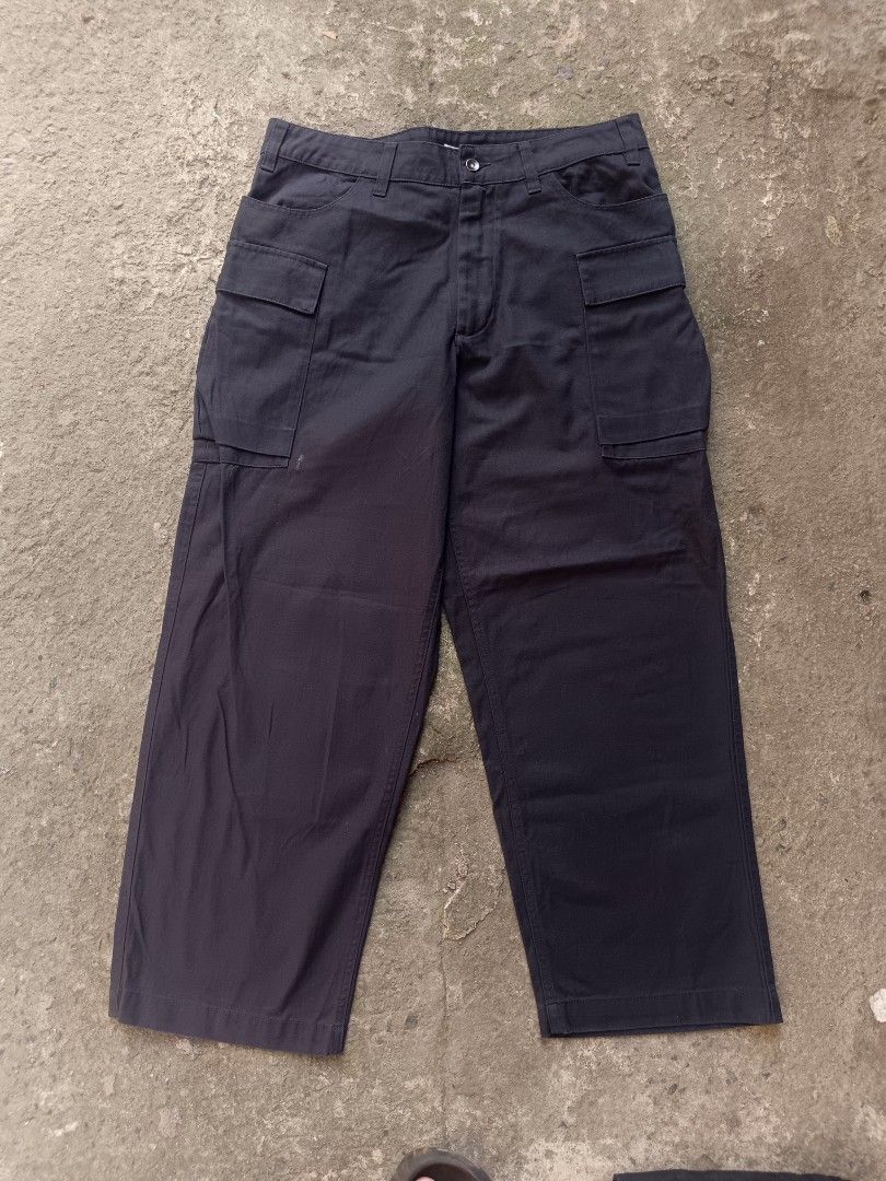 Nike cargo trouser pants (Category: Trousers) located in Taguig. Submitted by keyandelan18 (Listing ID 1470144524, Image 1). Description: Nike Cargo Trouser pants excellent condition no issue 34,XL on tag Dimes: W-34 L-39 leg opening-9. 5 1k shipped taguig loc.