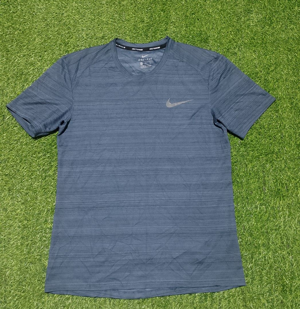 Nike Drifit (Category: Tshirts & Polo Shirts ) located in Bacolod City. Submitted by belleza_030299 (Listing ID 1470314283, Image 1). Description: Excellent condition no issue Fit to Mideum M on tag.