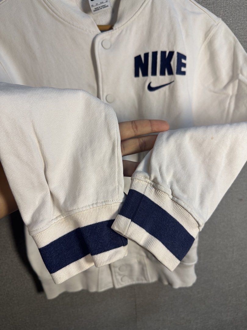 NIKE FULLZIP SWEATER JACKET (Category: Coats, Jackets and Outerwear) located in Rizal. Submitted by jamesthrift (Listing ID 1470168248, Image 3). Description: NIKE FULLZIP SWEATER JACKET Size : XS on tag fit to S-M Dimes: -width 19 -length 24 Condition: Very good Color Rate: 9 Issue: slight tear on collar (not noticeable) 🏷️299+sf.