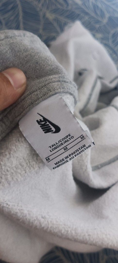 Nike Gray Half Zip Sweatshirt M-T (Category: Coats, Jackets and Outerwear) located in Muntinlupa City. Submitted by thriftben (Listing ID 1470204708, Image 2). Description: - Brand: Nike - Style: Half-zip sweatshirt with collared neck and branded metal zipper pull - Color: Grey with small embroidered white swoosh on chest - Size: Medium Tall - Material: Comfortable cotton and polyester blend with ribbed cuffs and hem - Style Code: DQ5209-063 - Or