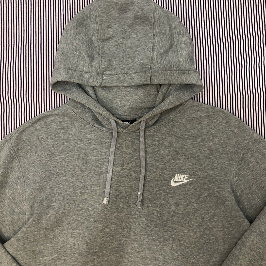 Nike Grey Cotton Hoodie with Drawstrings (Category: Hoodies) located in Angeles City. Submitted by gray_thrift8 (Listing ID 1470258996, Image 3). Description: Dimensions: 25 width 28 length Issue: Paints stains Need wash Pm!.