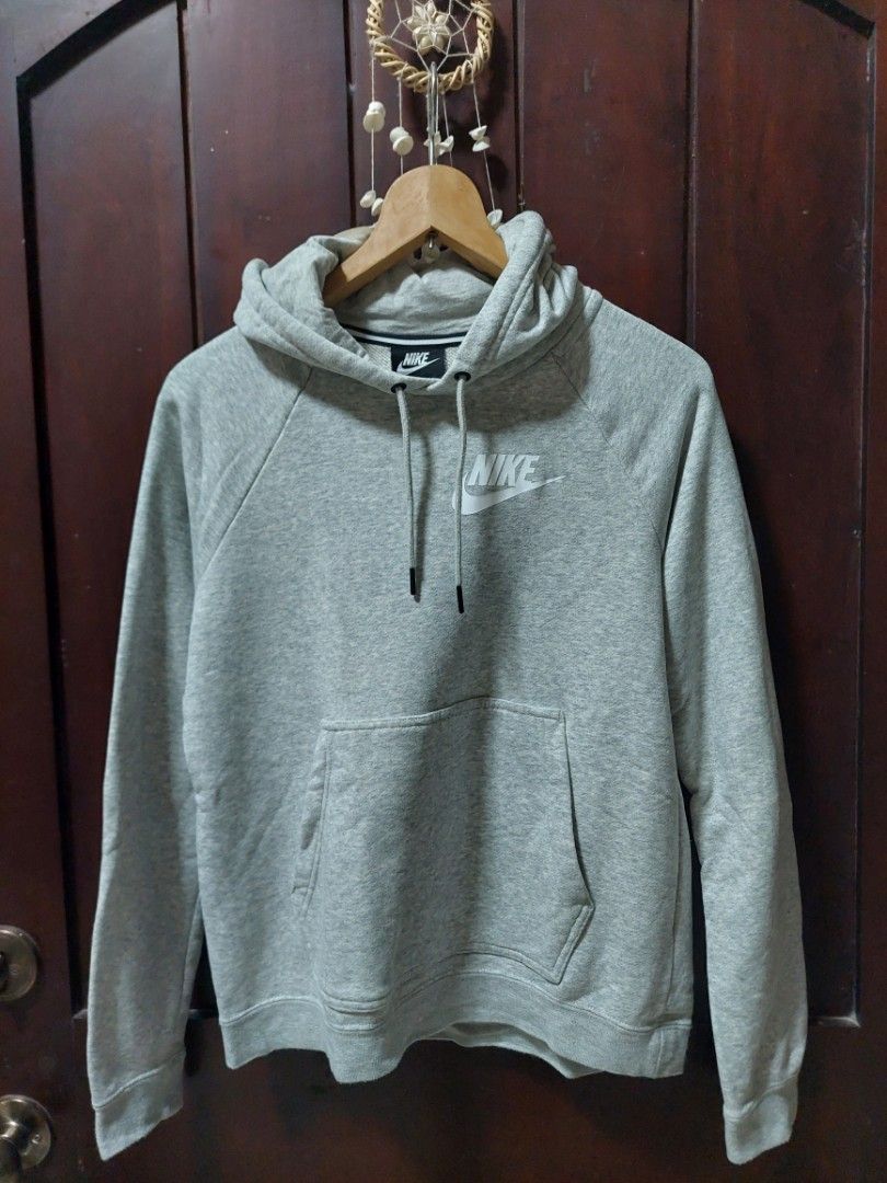 Nike Grey Hoodie Size S (Category: Hoodies) located in Quezon City. Submitted by jutang21 (Listing ID 1470282463, Image 1). Description: -10/10 Condition -Size small - Brand: Nike - Color: Grey with white logo - Size: S (tag on collar) - Material: Comfortable fleece inside - Features: Front pocket, drawstring hood - Condition: Clean tags attached, made in China.