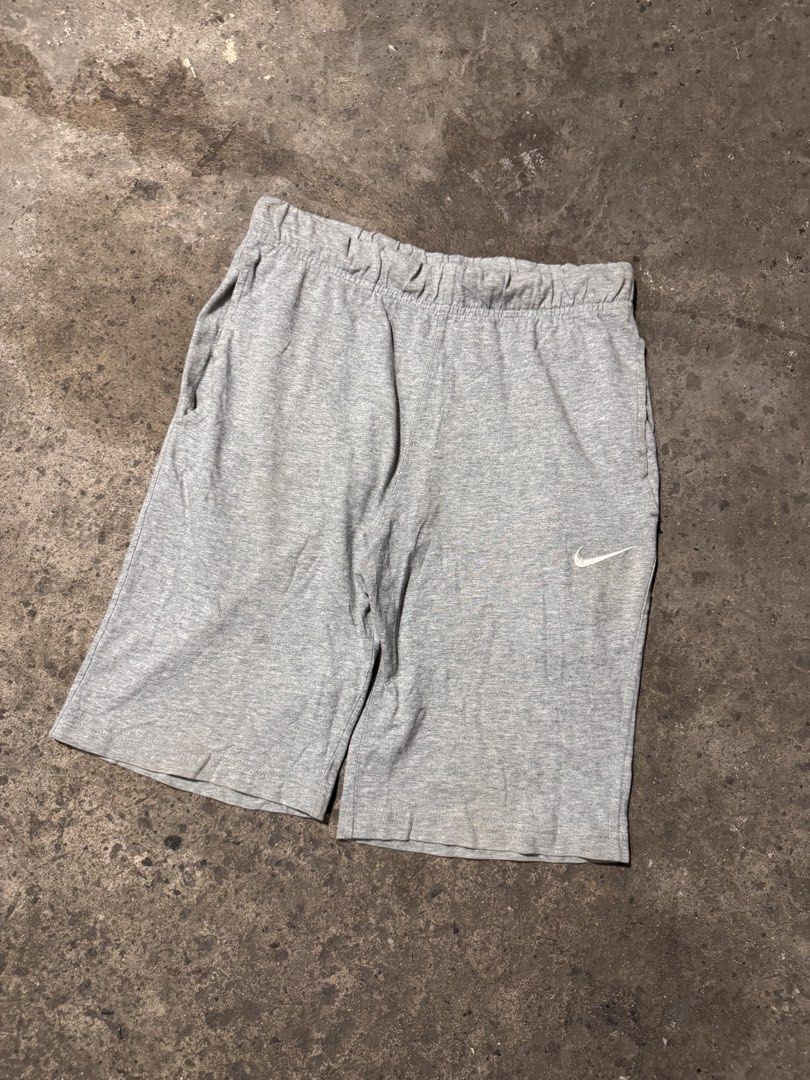 Nike grey short (Category: Shorts) located in Pasig City. Submitted by dripthrift1600 (Listing ID 1470315243, Image 1). Description: - Nike Grey short - Good condition - Issue: need wash - Sizes: M - Dimes: 28x18.