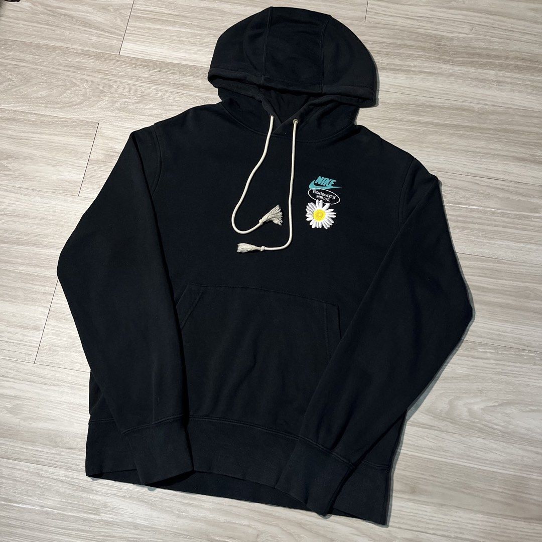 Nike “have a nike day” Hoodie (Category: Coats, Jackets and Outerwear) located in Cavite. Submitted by latteroption (Listing ID 1470332013, Image 3). Description: Nike “have a nike day” Hoodie issue: minimal fade on neckline Condition: 9/10 Size: L Length x Width: 27x23.