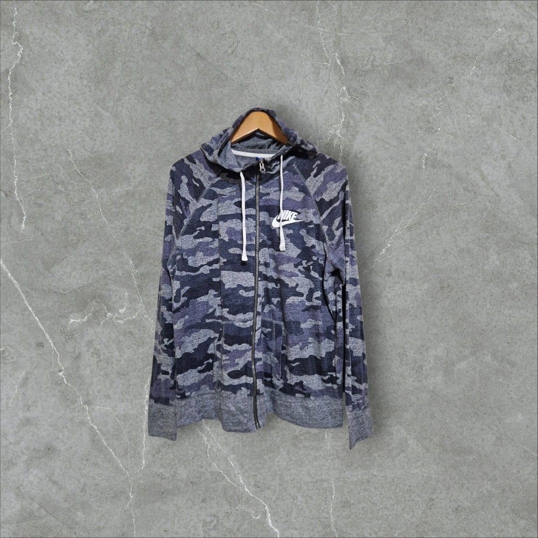 Nike heather camo gray hoodie (Category: Coats, Jackets and Outerwear) located in Baguio. Submitted by fadexquisite (Listing ID 1470279095, Image 1). Description: Nike heather camo gray hoodie Xlarge wmns 26x24 Excellent condition 400 plus ship fee.