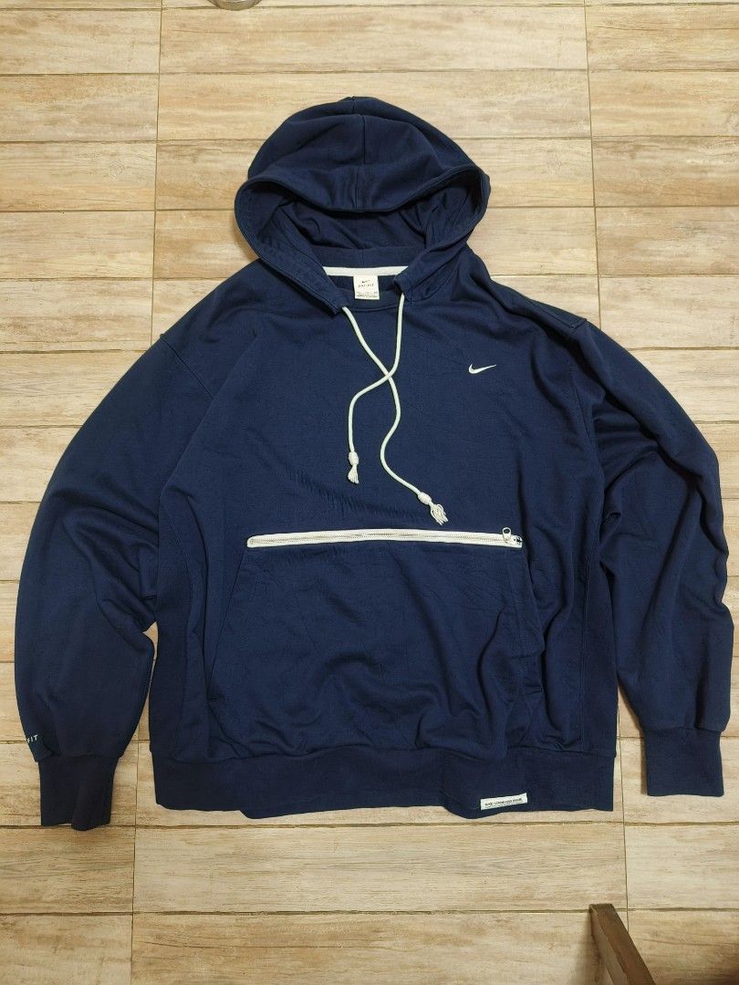Nike hoodie (Category: Activewear) located in Siniloan. Submitted by talktotheroses (Listing ID 1470294360, Image 1). Description: no issue.