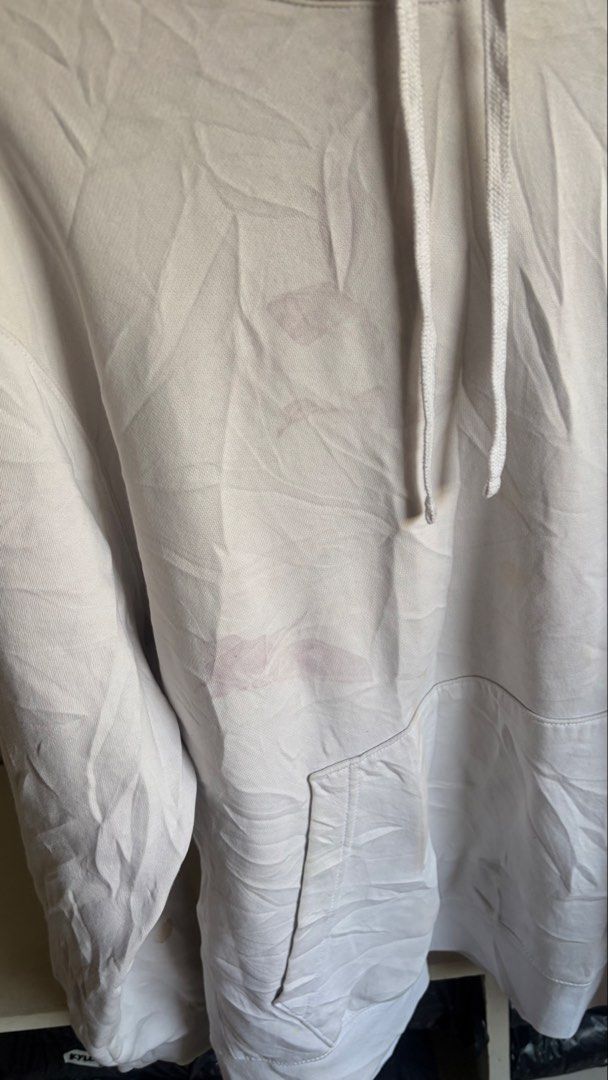 Nike Hoodie (Category: Hoodies) located in Manila. Submitted by _revault (Listing ID 1470302522, Image 3). Description: .