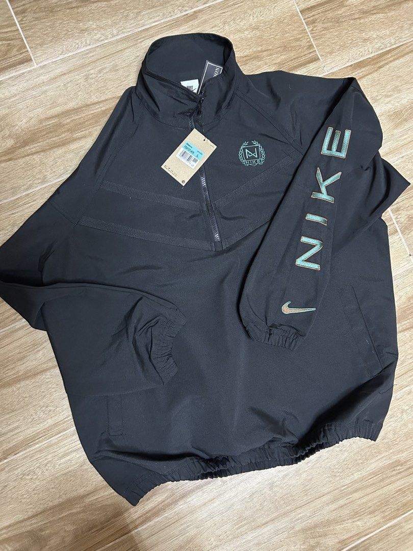 Nike jacket (Category: Coats, Jackets and Outerwear) located in Manila. Submitted by gieshack (Listing ID 1470268822, Image 2). Description: .