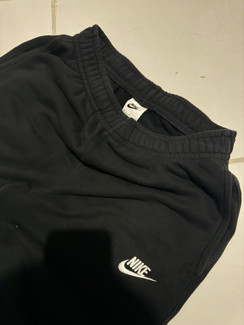 Nike Jogger Sweatpants (Category: Joggers) located in Manila. Submitted by ced.eyy (Listing ID 1470333044, Image 2). Description: NIKE JOGGER PANTS Size: Medium Condition: 9/10 Location: Calamba, Laguna DM to purchase! 📩 Tia..