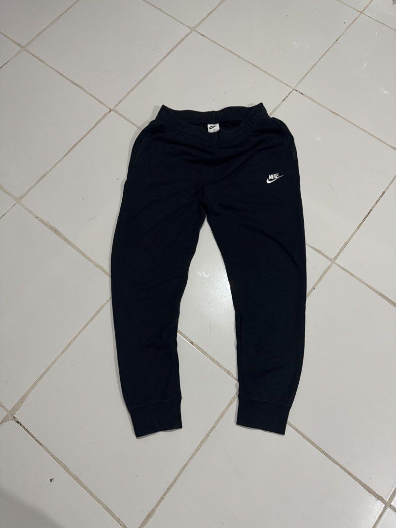 Nike Jogger Sweatpants (Category: Joggers) located in Manila. Submitted by ced.eyy (Listing ID 1470333044, Image 1). Description: NIKE JOGGER PANTS Size: Medium Condition: 9/10 Location: Calamba, Laguna DM to purchase! 📩 Tia..