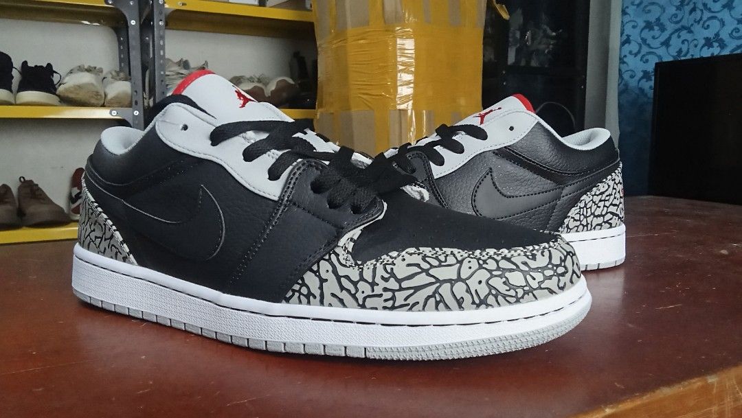 Nike Jordan 1 low (Category: Sneakers) located in Cainta. Submitted by wichaelthriftstall (Listing ID 1470320955, Image 3). Description: size 10 euro 43.5 28 cm location Cainta Rizal (Sto.Domingo) payment first before equipped rules. for meet up only dito lang po: Uncle John's Riverside Ortigas Extension near SM East Ortigas. mode of payment - gcash,maya, maribank,gotyme and more. mode of shipping - j&t,lalamove,joyride,grab,angkas padala, jrs, L