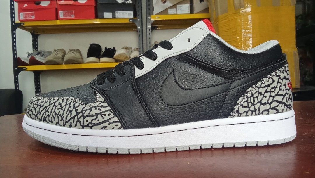 Nike Jordan 1 low (Category: Sneakers) located in Cainta. Submitted by wichaelthriftstall (Listing ID 1470320955, Image 1). Description: size 10 euro 43.5 28 cm location Cainta Rizal (Sto.Domingo) payment first before equipped rules. for meet up only dito lang po: Uncle John's Riverside Ortigas Extension near SM East Ortigas. mode of payment - gcash,maya, maribank,gotyme and more. mode of shipping - j&t,lalamove,joyride,grab,angkas padala, jrs, L