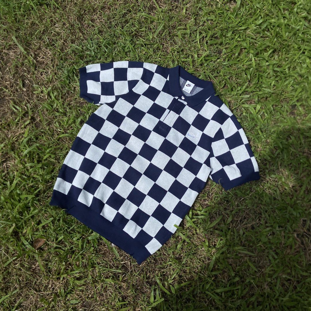Nike knitted polo shirt (Category: Tshirts & Polo Shirts ) located in Dueñas. Submitted by d1gidoll (Listing ID 1470244742, Image 1). Description: 20 x 29 No flaws Like new 10/10 color rate.