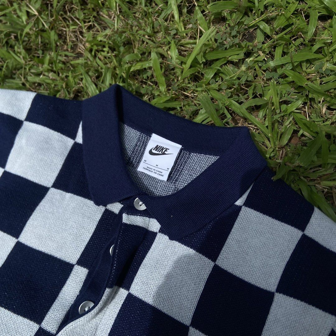 Nike knitted polo shirt (Category: Tshirts & Polo Shirts ) located in Dueñas. Submitted by d1gidoll (Listing ID 1470244742, Image 3). Description: 20 x 29 No flaws Like new 10/10 color rate.