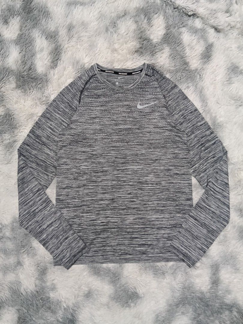 Nike long sleeve sleeves aspack (Category: Activewear) located in San Carlos City. Submitted by wilburstthriftstore (Listing ID 1470253028, Image 2). Description: Nike swim long sleeve Size Medium W21 | L27 No issue Good as new condition 👌🏾 Nike running long sleeve Size Medium W18 | L27½ Minor hairline print. see last photo Good as new condition 👌🏾 ₱750 + sf.