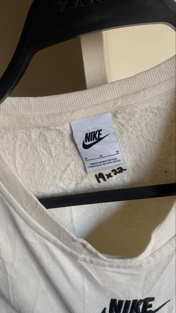 Nike Longsleeve Croptop (Category: Coats, Jackets and Outerwear) located in Manila. Submitted by _revault (Listing ID 1470297597, Image 2). Description: .