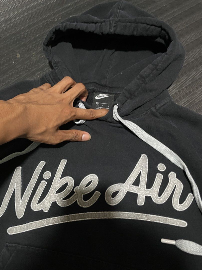Nike Modern Script Logo Hoodie (Category: Coats, Jackets and Outerwear) located in Ligao. Submitted by whozzz_daryll (Listing ID 1470273902, Image 2). Description: size large Clean washed black fleece with chenille-style script embroidery and cuff badge..