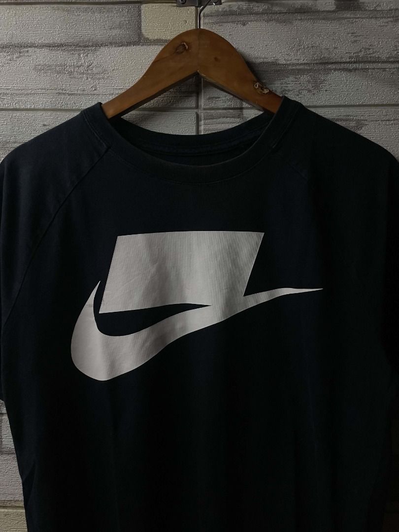 Nike NSW Logo Black Shirt (Category: Tshirts & Polo Shirts ) located in Cainta. Submitted by baddieshop.mnl (Listing ID 1470276972, Image 3). Description: Excellent condition No issues Authentic Nike Complete tags with code Size: Large Dimension: 20x27.