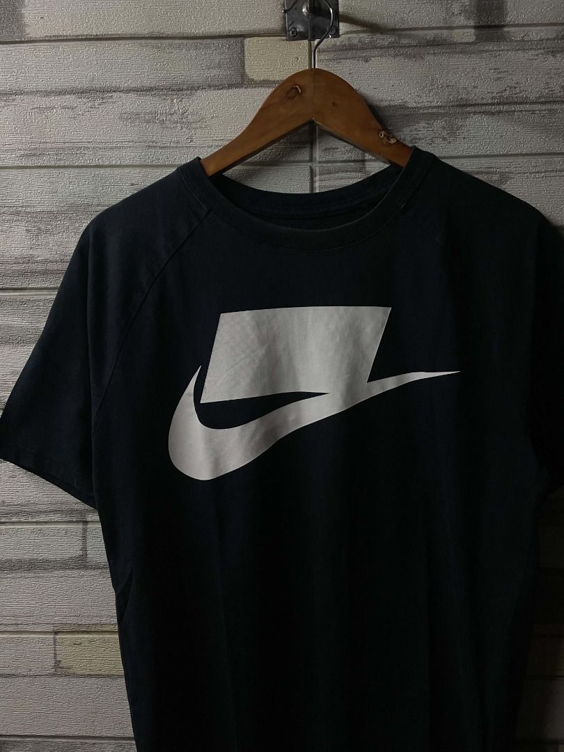 Nike NSW Logo Black Shirt (Category: Tshirts & Polo Shirts ) located in Cainta. Submitted by baddieshop.mnl (Listing ID 1470276972, Image 2). Description: Excellent condition No issues Authentic Nike Complete tags with code Size: Large Dimension: 20x27.