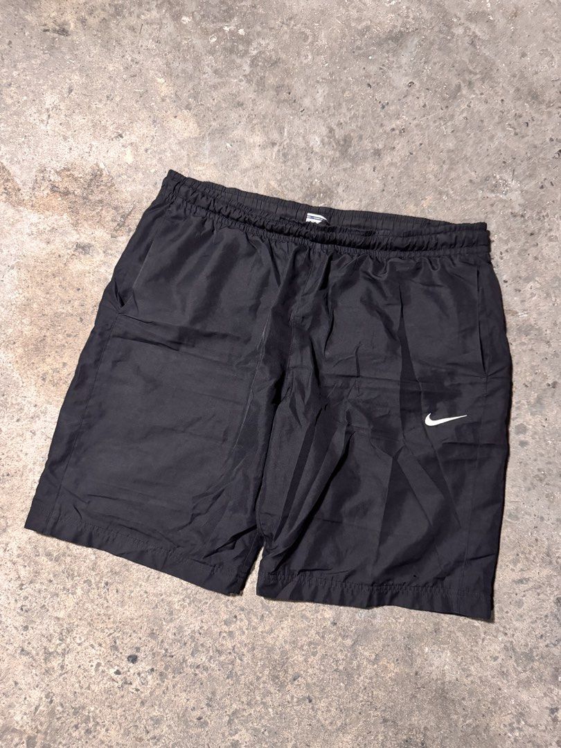 Nike nylon short (Category: Shorts) located in Pasig City. Submitted by dripthrift1600 (Listing ID 1470317413, Image 1). Description: - Nike Nylon short - Good condition - Issue: None - Sizes: L - Dimes: 36x20.