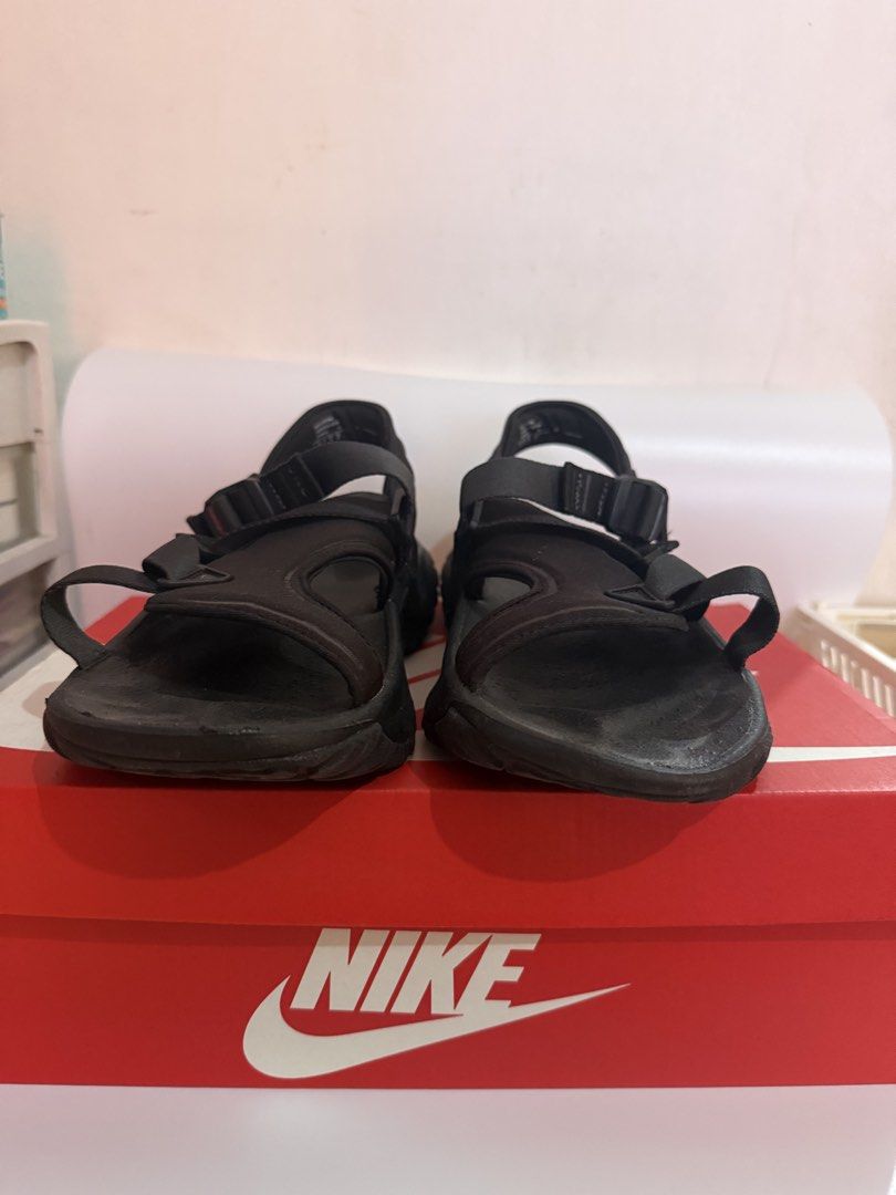 Nike Oneonta Black Sandals with Box (Category: Slippers & Slides) located in Pasay City. Submitted by ellianapenelope (Listing ID 1470205571, Image 2). Description: - Brand: Nike (Model: Oneonta) - Color: Black - Condition: Worn once - Features: Adjustable straps, toggle lacing at the heel, chunky platform sole, and rugged Nike Trail outsole - Inclusion: Original red Nike box included sz 10us.