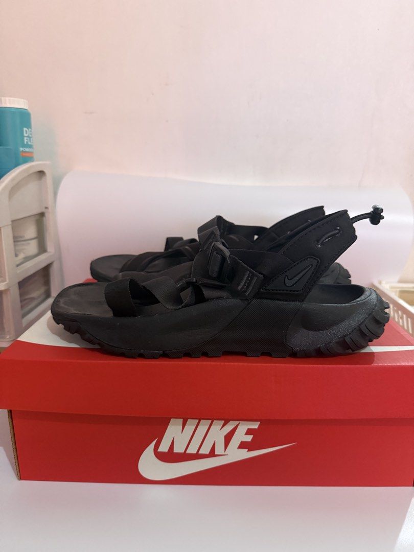 Nike Oneonta Black Sandals with Box (Category: Slippers & Slides) located in Pasay City. Submitted by ellianapenelope (Listing ID 1470205571, Image 1). Description: - Brand: Nike (Model: Oneonta) - Color: Black - Condition: Worn once - Features: Adjustable straps, toggle lacing at the heel, chunky platform sole, and rugged Nike Trail outsole - Inclusion: Original red Nike box included sz 10us.