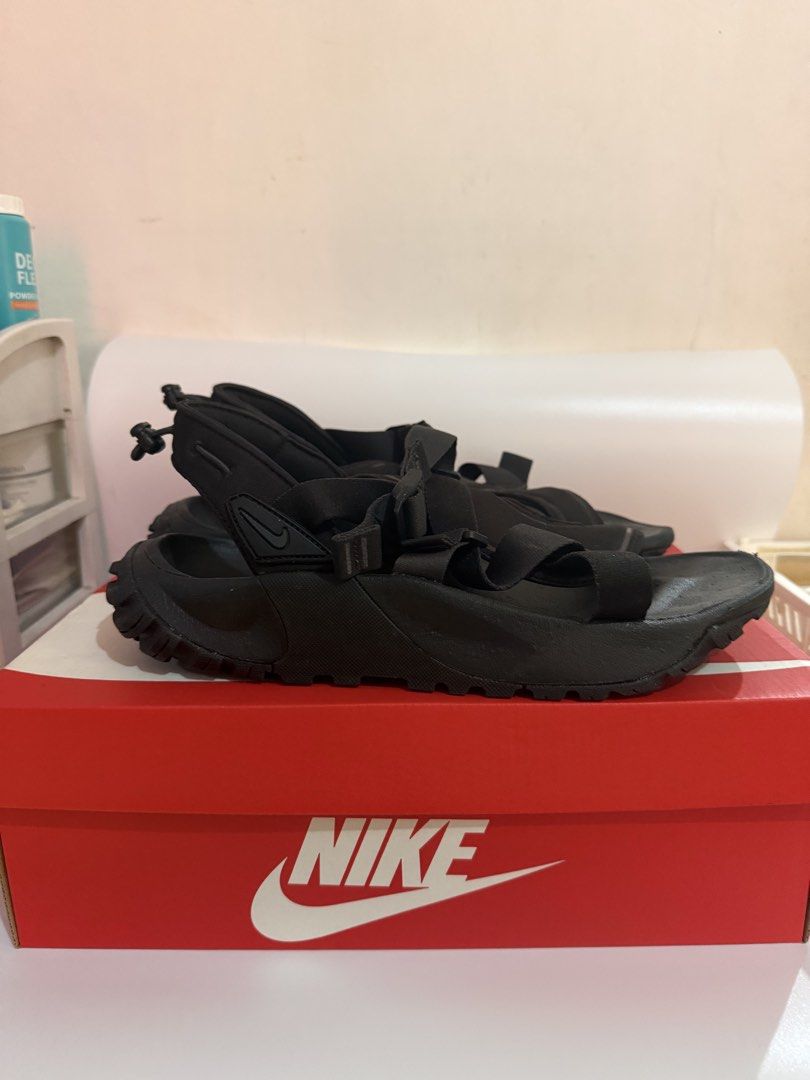 Nike Oneonta Black Sandals with Box (Category: Slippers & Slides) located in Pasay City. Submitted by ellianapenelope (Listing ID 1470205571, Image 3). Description: - Brand: Nike (Model: Oneonta) - Color: Black - Condition: Worn once - Features: Adjustable straps, toggle lacing at the heel, chunky platform sole, and rugged Nike Trail outsole - Inclusion: Original red Nike box included sz 10us.