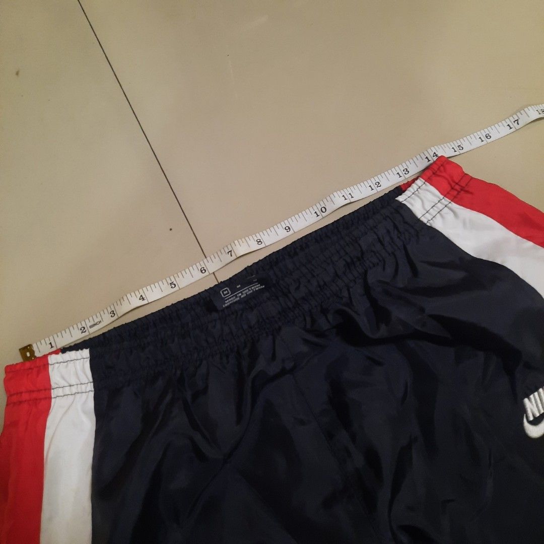 Nike Re-Issue Woven Pants (Category: Joggers) located in Cebu City. Submitted by archivalia.me (Listing ID 1470265968, Image 3). Description: Nike Re-Issue Woven Pants Medium Waist 28-32 Length 37 Good as New No Issue Price dm + sf Loc:Cebu city.