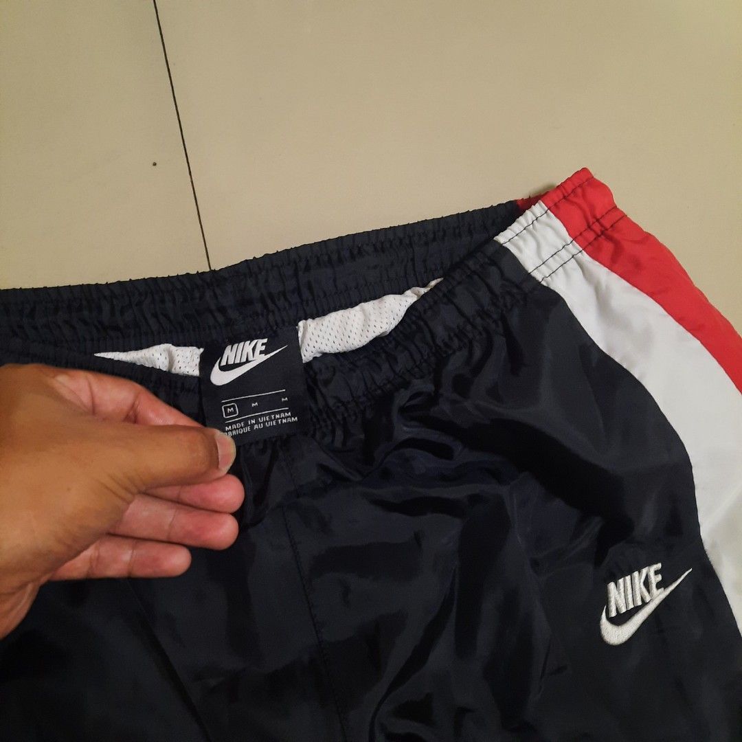 Nike Re-Issue Woven Pants (Category: Joggers) located in Cebu City. Submitted by archivalia.me (Listing ID 1470265968, Image 2). Description: Nike Re-Issue Woven Pants Medium Waist 28-32 Length 37 Good as New No Issue Price dm + sf Loc:Cebu city.