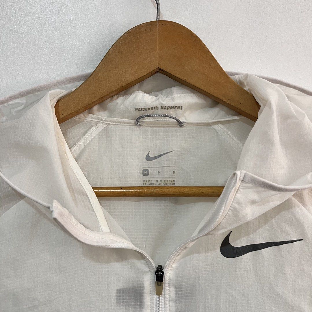 NIKE RUNNING WINDBREAKER ‼️ (Category: Activewear) located in Cebu City. Submitted by clarkcamu68040 (Listing ID 1470202362, Image 3). Description: NIKE RUNNING WINDBREAKER‼️ AS NEW SIZE MEDIUM W 18.5 / L f21 b24 COLORATE 10 / 10 ISSUE : ❌❌❌ PHP 680 + 90 SF 🛒🛒 📍CEBU ,CITY OF NAGA 🚚 J&T EXPRESS.