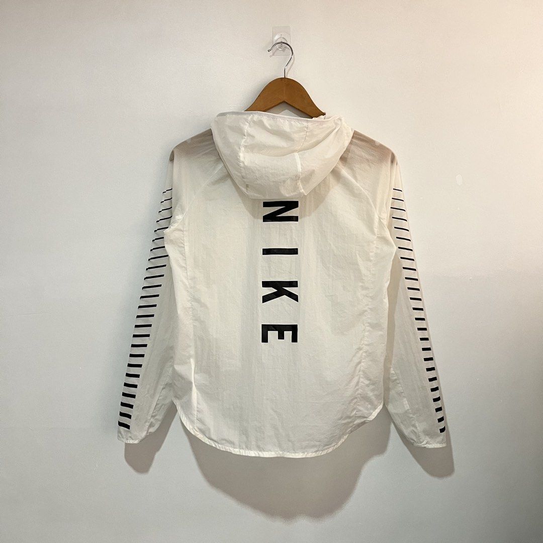 NIKE RUNNING WINDBREAKER ‼️ (Category: Activewear) located in Cebu City. Submitted by clarkcamu68040 (Listing ID 1470202362, Image 2). Description: NIKE RUNNING WINDBREAKER‼️ AS NEW SIZE MEDIUM W 18.5 / L f21 b24 COLORATE 10 / 10 ISSUE : ❌❌❌ PHP 680 + 90 SF 🛒🛒 📍CEBU ,CITY OF NAGA 🚚 J&T EXPRESS.