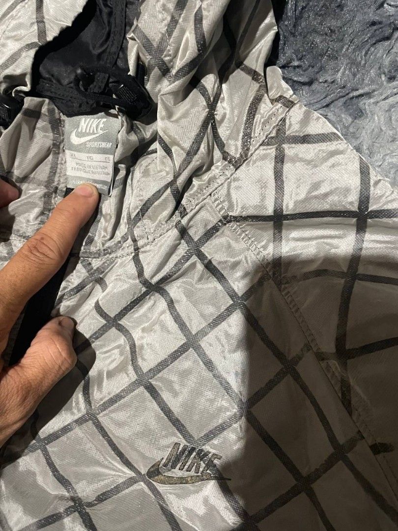 NIKE RUNNING WINDBREAKER JACKET (Category: Coats, Jackets and Outerwear) located in Manila. Submitted by garmentsreseller (Listing ID 1470297746, Image 2). Description: SIZE – XL WIDTH – 23 LENGTH - 27.