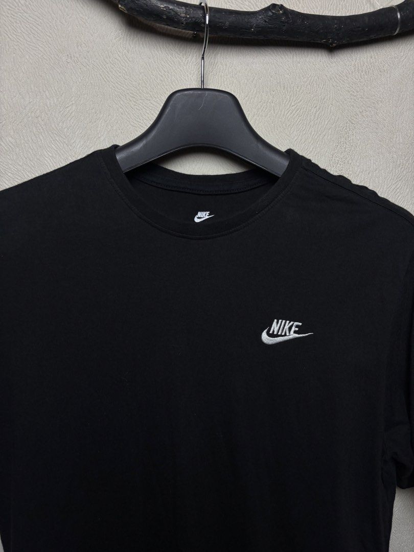 Nike Shirt (Category: Tshirts & Polo Shirts ) located in Baybay. Submitted by thrift.ed2023 (Listing ID 1470304689, Image 2). Description: Nike Shirt Medium to Large 20x20 No Issue Need Wash Good as New .
