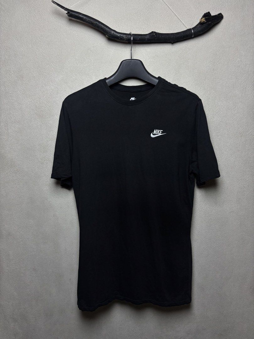 Nike Shirt (Category: Tshirts & Polo Shirts ) located in Baybay. Submitted by thrift.ed2023 (Listing ID 1470304689, Image 1). Description: Nike Shirt Medium to Large 20x20 No Issue Need Wash Good as New .