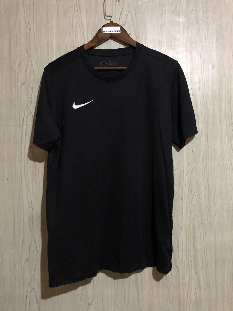 Nike shirt drifit (Category: Activewear) located in Ozamiz City. Submitted by mj_thrifts (Listing ID 1470266353, Image 2). Description: Nike black drifit W:21 x L:28.5 Excellent condition 9.5/10 480+sf.