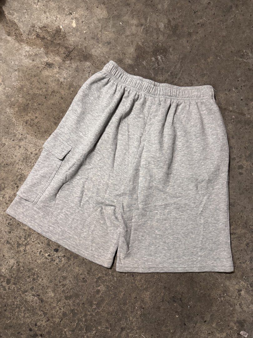 Nike side pocket (Category: Shorts) located in Pasig City. Submitted by dripthrift1600 (Listing ID 1470315501, Image 2). Description: - Nike Side pocket - Good condition - Issue: None - Sizes: L - Dimes: 28x20.
