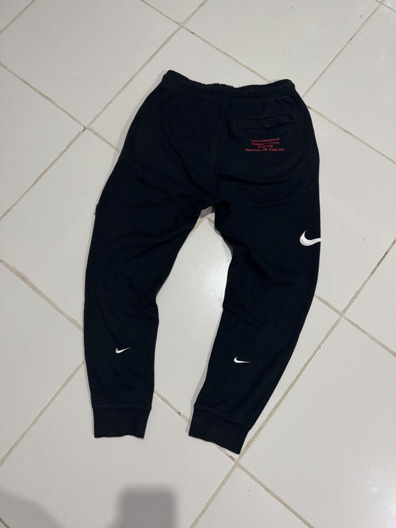 NIKE SPORTSWEAR SWOOSH (Category: Joggers) located in Manila. Submitted by ced.eyy (Listing ID 1470333485, Image 3). Description: NIKE SPORTSWEAR SWOOSH Size: Medium Condition: 9/10 Location: Calamba, Laguna DM to purchase! 📩 Tia..