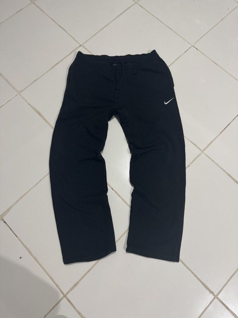 NIKE SWEATPANTS (Category: Joggers) located in Manila. Submitted by ced.eyy (Listing ID 1470330538, Image 1). Description: NIKE SWEATPANTS Size: XL Condition: 9/10 Location: Calamba, Laguna DM to purchase! 📩 Tia. .