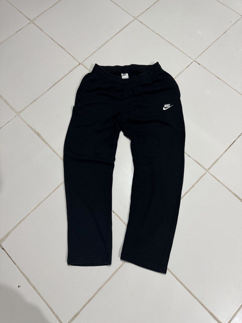 NIKE SWEATPANTS (Category: Joggers) located in Manila. Submitted by ced.eyy (Listing ID 1470332454, Image 1). Description: NIKE SWEATPANTS Size: Large Condition: 9/10 Location: Calamba, Laguna DM to purchase! 📩 Tia..