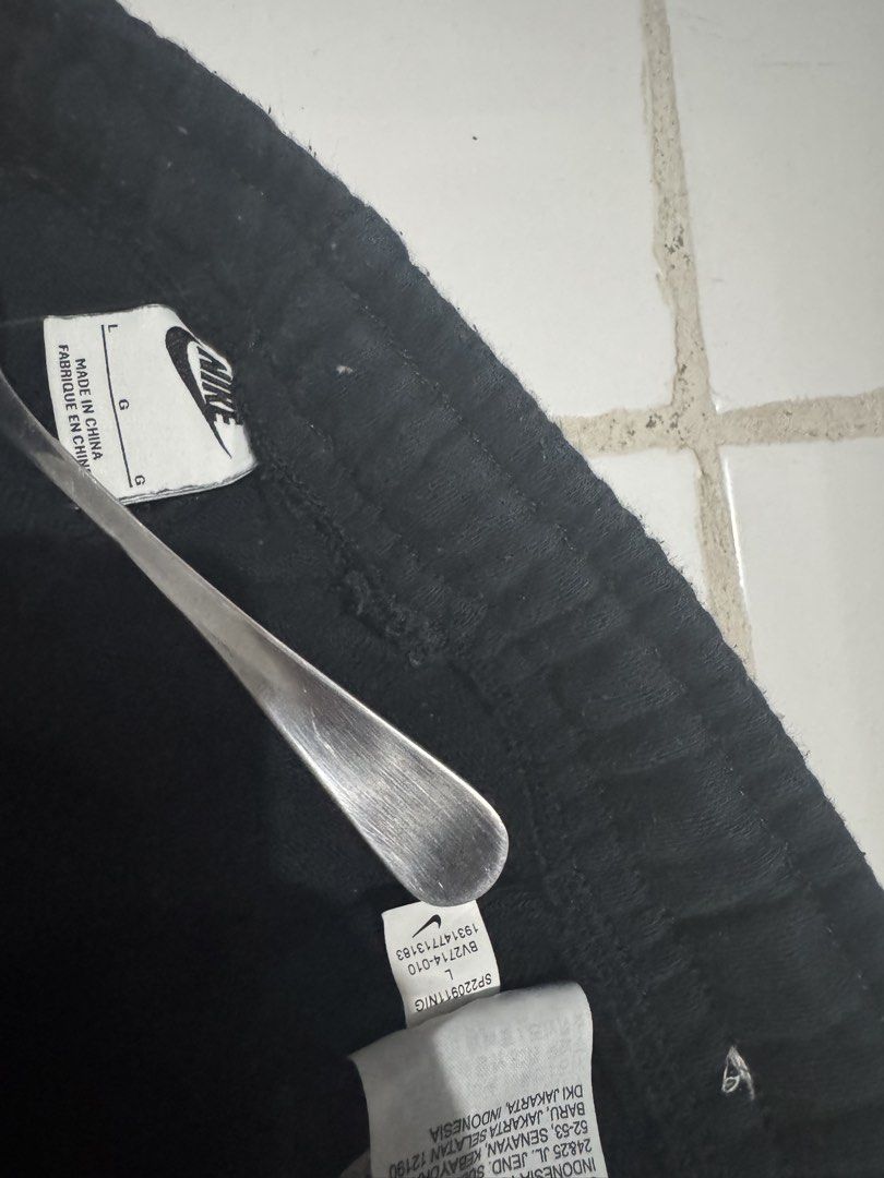 NIKE SWEATPANTS (Category: Joggers) located in Manila. Submitted by ced.eyy (Listing ID 1470332454, Image 3). Description: NIKE SWEATPANTS Size: Large Condition: 9/10 Location: Calamba, Laguna DM to purchase! 📩 Tia..