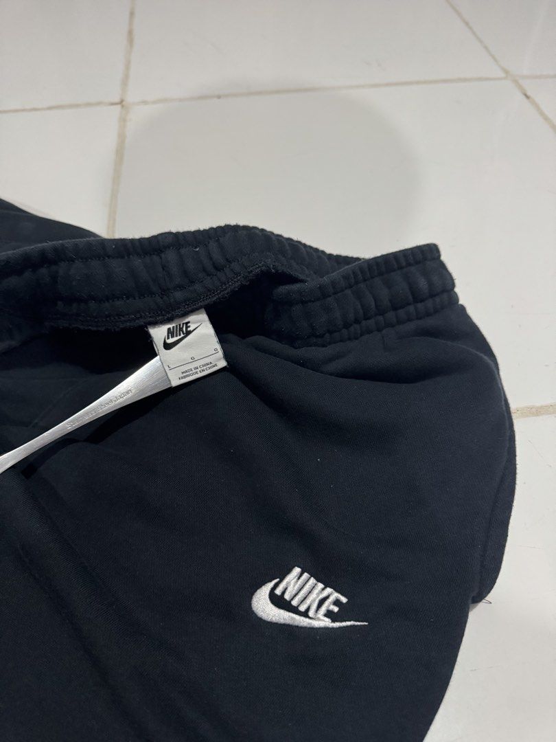 NIKE SWEATPANTS (Category: Joggers) located in Manila. Submitted by ced.eyy (Listing ID 1470332454, Image 2). Description: NIKE SWEATPANTS Size: Large Condition: 9/10 Location: Calamba, Laguna DM to purchase! 📩 Tia..