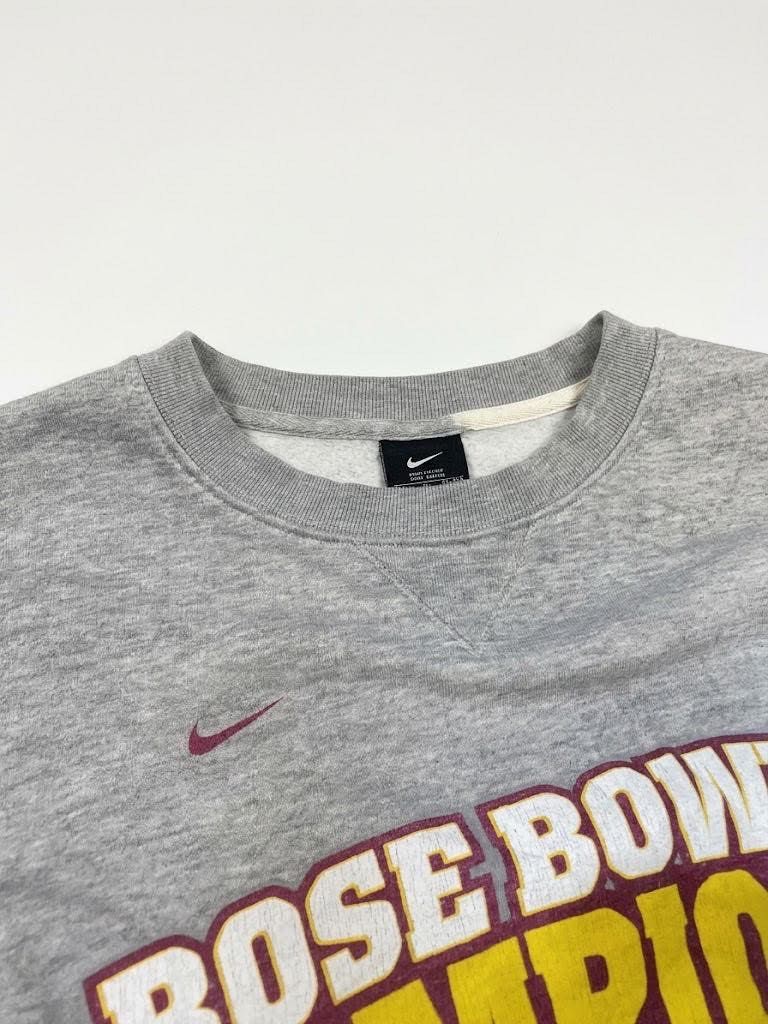 Nike Sweatshirt (Category: Hoodies) located in Manila. Submitted by rbros.ph (Listing ID 1470276228, Image 3). Description: Calm fit, for calm guyyyy.