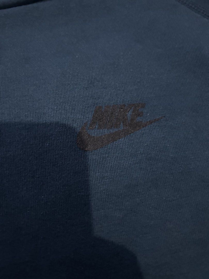 Nike Tech Fleece Hoodie Teal (Category: Coats, Jackets and Outerwear) located in San Fernando. Submitted by thrift_lang_ni_kim (Listing ID 1470315098, Image 2). Description: ⬇️ DETAILS ⬇️ Nike Tech Fleece Hoodie Teal DIMENSIONS (INCHES) Width:21 Length:22.5 Best fit: M to L (cropped fit) Color rate:8.5/10 Condition/Issue: Good condi/ minimal scratches Mine: ₱300 Minimum increment: ₱50 Already washed and ready to wear. 📌 Please check all photos c
