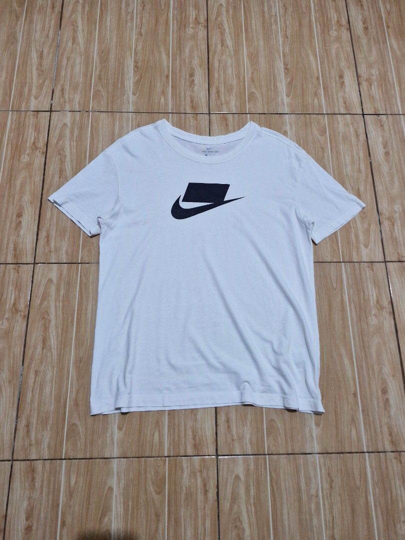 Nike Tee (Category: Tshirts & Polo Shirts ) located in Antipolo. Submitted by kentoy6666 (Listing ID 1470305759, Image 2). Description: .