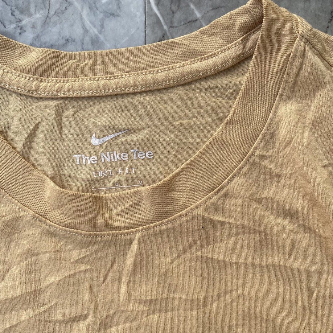 Nike Trail Tee (Category: Tshirts & Polo Shirts ) located in Naga. Submitted by wanderingtreasures.ph1 (Listing ID 1470271138, Image 3). Description: N1ke Trail Shirt Condition 9.3/10 Color rate 9.8/10 Authentic Large size Width 22.5 / Length 30 No issues (need wash) php + sf 📩.