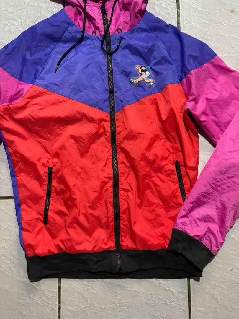 NIKE TRITONE WINDBREAKER (Category: Tshirts & Polo Shirts ) located in Manila. Submitted by teeeejaaays_place1. (Listing ID 1470296437, Image 3). Description: 9/10 CONDITION 9.5/10 COLOR RATE Size M on tag Can Fit Large.